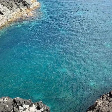 Дом отдыха Moradia Terra Cha Sea View 1 To 4 Pers Lomba (Flores)