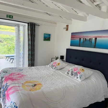 Moradia Terra Cha Sea View 1 To 4 Pers