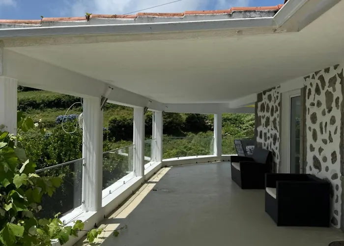 Casa de Férias Moradia Flores Terra Chã *